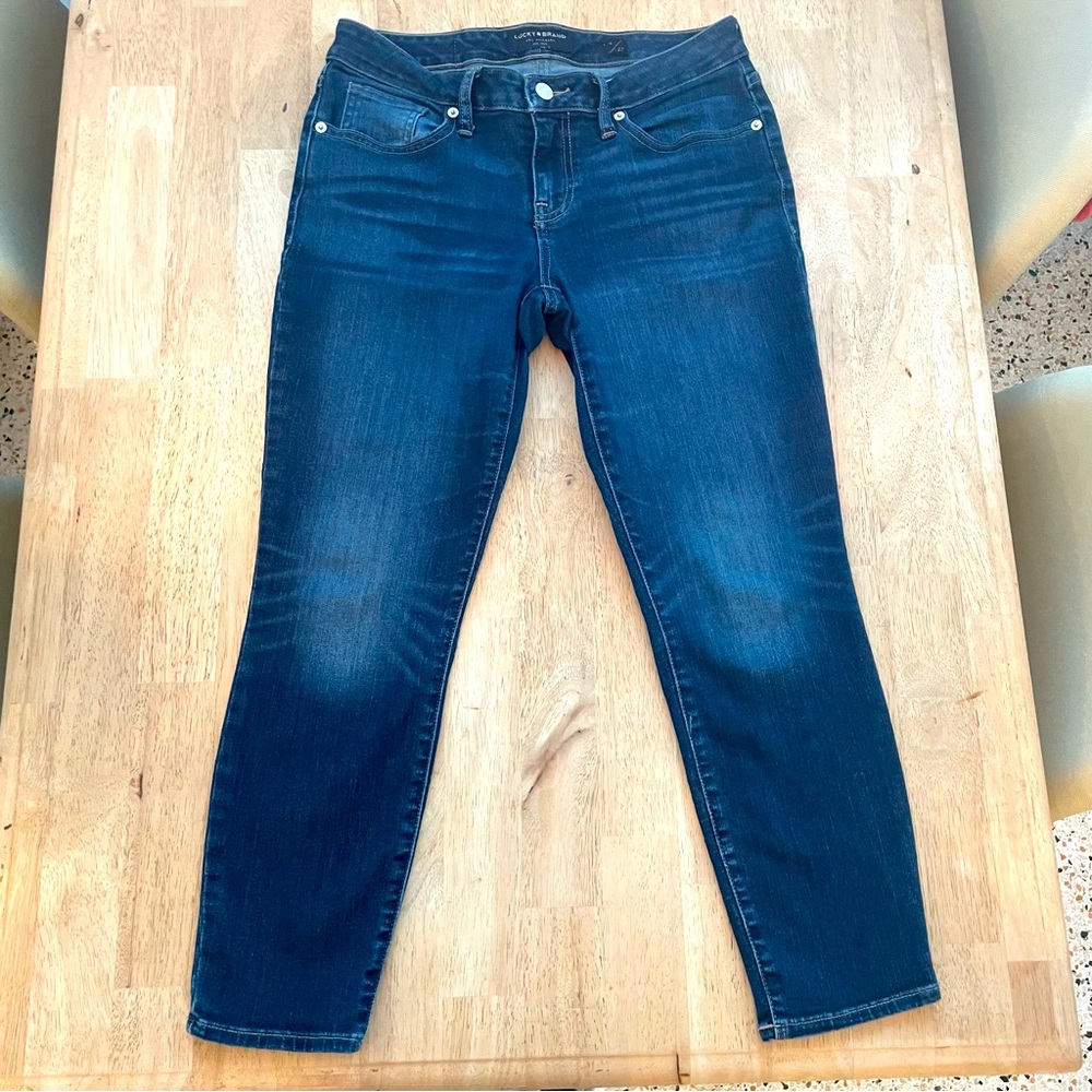 LUCKY BRAND Blue Denim Low Rise CROP Lolita JEANS! Great condition. 4/27